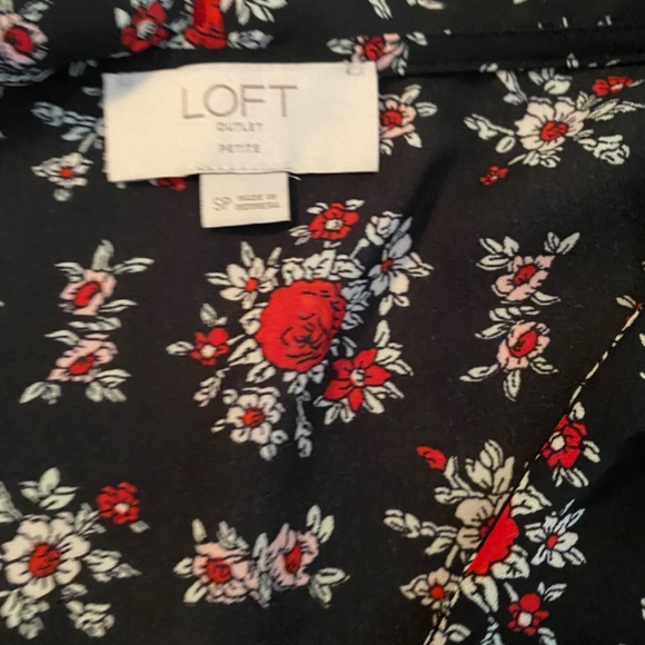 Petite Loft (Outlet) Floral V-Neck Blouse - Picture 2 of 2